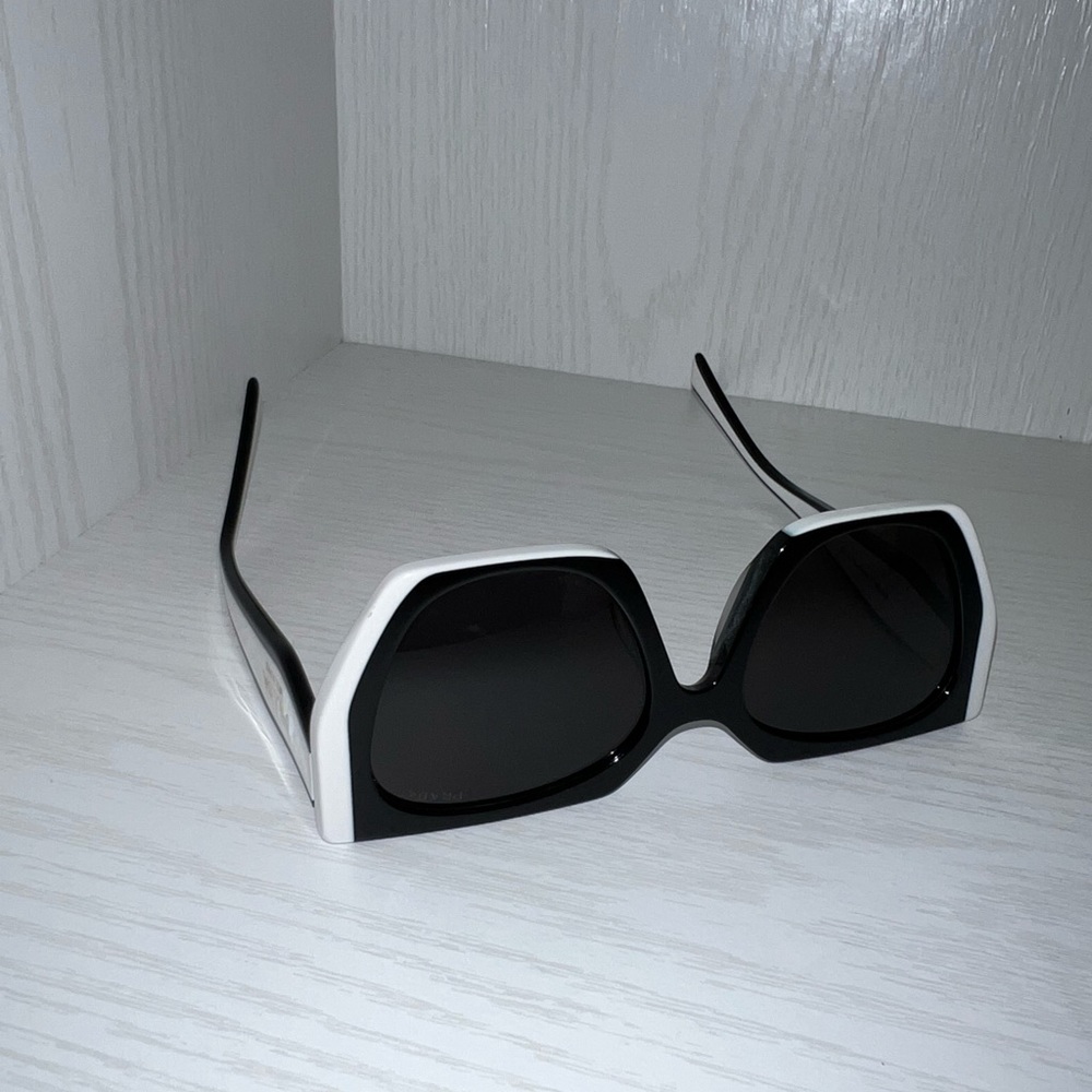 Prada 💥SOLD! Black and white sunglasses - Picture 1 of 2